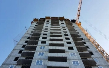 Узбекистанец погиб при падении со строительных лесов в России