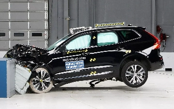 Volvo XC60 успешно прошел новый краш-тест IIHS