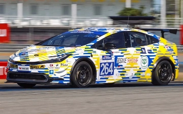 Toyota превратила Prius в гоночный автомобиль