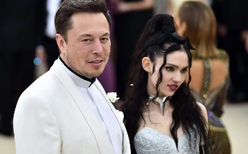 Бывшая девушка Илона Маска спела песню из «Чебурашки»