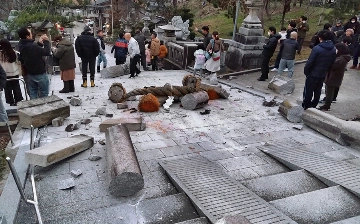 Число жертв землетрясений в Японии превысило 160