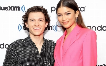 Том Холланд убеждает фанатов, что они с Зендеей все еще вместе