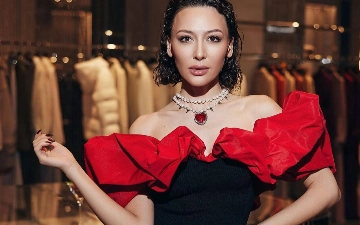 Пользователи восхитились фигурой Лолы в коротком платье