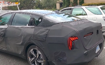 Kia тестирует обновленную K4