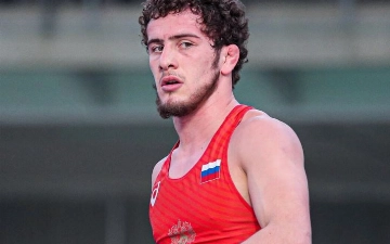 Российский борец Разамбек Жамалов будет выступать за Узбекистан