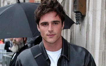 Джейкоба Элорди обвиняют в нападении на радиоведущего