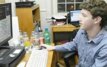 Марк Цукерберг поделился фото с разницей в 20 лет