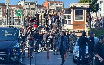 В Турции мужчина и женщина устроили стрельбу у здания суда