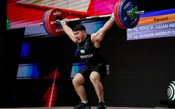 Тяжелоатлет Сарварбек Зафаржонов завоевал «золото» на ЧА в Ташкенте