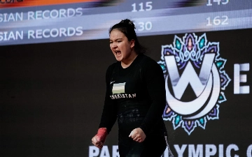 Тяжелоатлетка Нигора Сувонова завоевала три медали на ЧА в Ташкенте