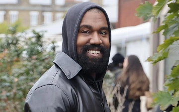 Канье Уэст представил необычную рекламу за $7 млн на Супербоуле: он записал видео на фронтальную камеру