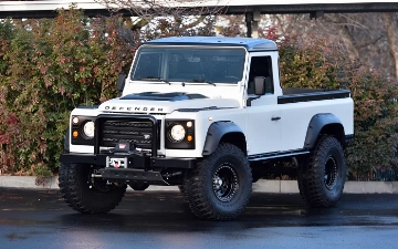 В сети продают уникальный Land Rover Defender гораздо дешевле себестоимости