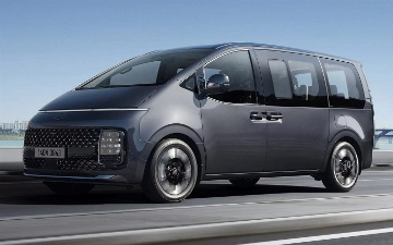 Hyundai презентовал обновленный минивэн Staria
