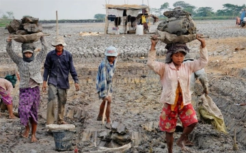 ООН: Нелегальный принудительный труд в частном секторе приносит $236 млрд в год