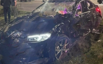 На Юнусабаде BMW влетел в барьер и перевернулся, есть пострадавшие