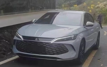 В сети показали салон нового BYD Qin L с расходом 4 литра на 100 км