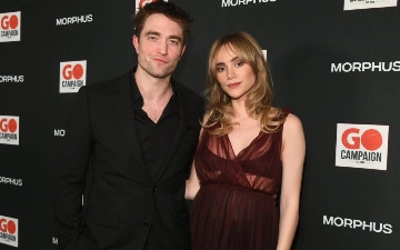 «Добро пожаловать в этот мир»: невеста Роберта Паттинсона показала новорожденного малыша