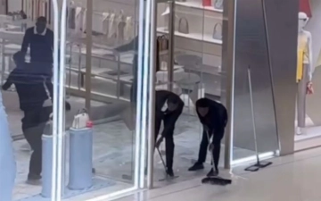 Диора Усманова показала, как бутики избавляются от воды в Дубай Молле