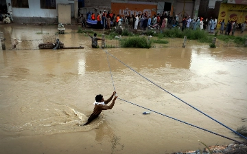 Число жертв ливневых дождей в Пакистане возросло до 65