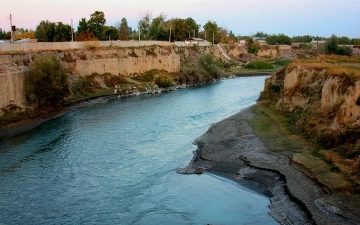 Жительница Самарканда утопилась в канале вместе с детьми