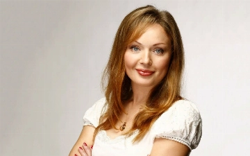 Как выглядит актриса, которая озвучивает голосового помощника Алису