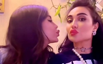 Муниса Ризаева трогательно поздравила сестренку с днем рождения