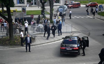 Премьер Словакии перенес сложную операцию после покушения
