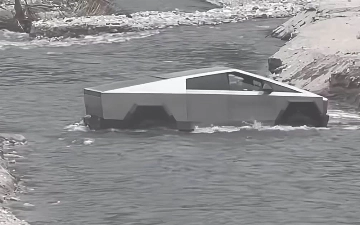 Tesla Cybertruck снова застрял на бездорожье