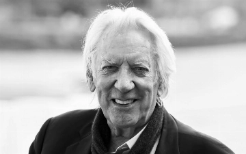 Умер Дональд Сазерленд, исполнивший роль президента Сноу в «Голодных играх»