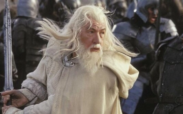 Иэн Маккеллен оставил сцену из-за травмы