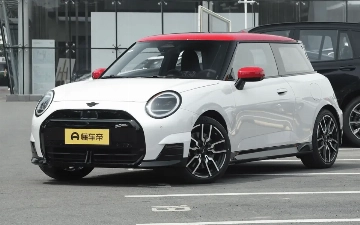 В Китае запустили продажи новейшего Mini Cooper