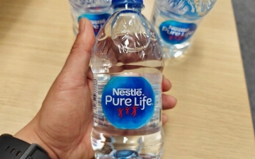 Nestle обвинили в продаже воды с фекальными бактериями