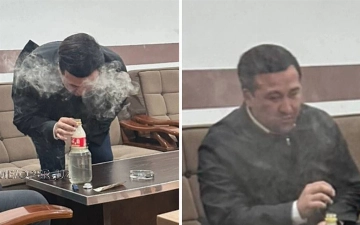 В Андижане уволили чиновника, курившего гашиш на рабочем месте
