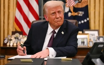 Дональд Трамп приостановил введение пошлин в отношении более 75 стран