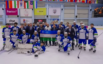 Шавкат Мирзиёев поздравил сборные Узбекистана по хоккею и легкой атлетике