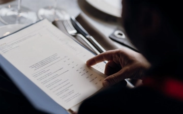 В Ташкенте устроили проверки в кафе: меню нескольких ресторанов перевели на узбекский язык