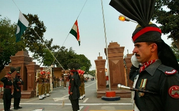 Министр обороны Пакистана усомнился в возможности ядерной войны с Индией