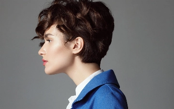 Главные тренды коротких стрижек 2025: естественность, объем и немного дерзости