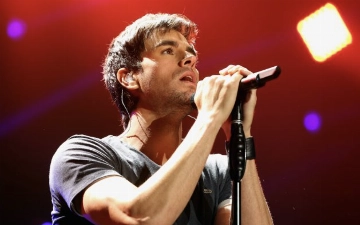 Кто из знаменитостей родился 8 мая