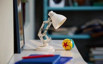 LEGO выпустит набор с лампой Pixar