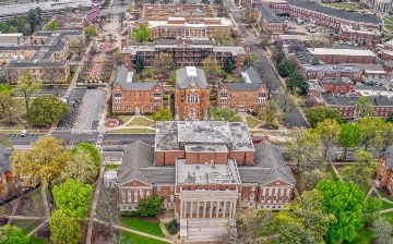 Гарвард вновь лишили части грантов из-за антисемитизма