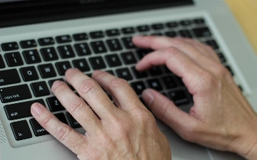 Глава ChatGPT заявил, что искусственный интеллект не сможет заменить человека во всем