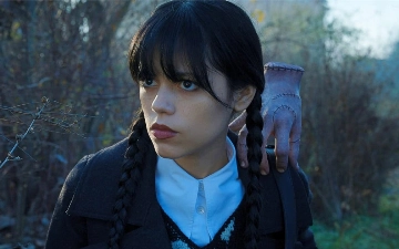 Netflix показал закулисное видео со съемок второго сезона «Уэнсдэй»