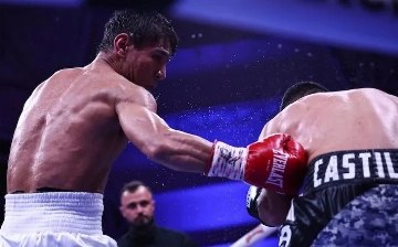 Боксер Муроджон Ахмадалиев досрочно победил Луиса Кастильо