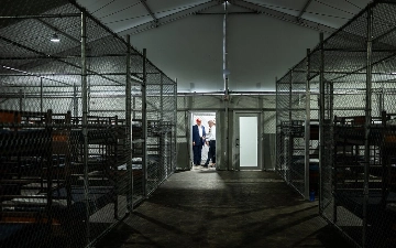 «Отличный выбор места». Трамп призвал строить «аллигаторовые» центры для мигрантов в США