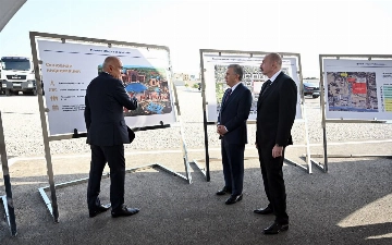 Мирзиёев и Алиев заложили фундамент парка «Узбекистан» в Баку