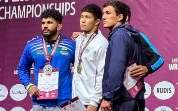 Узбекские борцы завоевали две медали на старте ЧА U-20