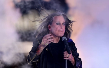 Оззи Осборн пишет картины вместе с шимпанзе для благотворительности