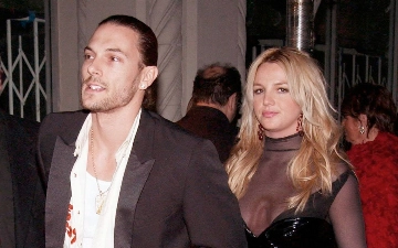 Бывший муж Бритни Спирс выпускает мемуары о браке с ней