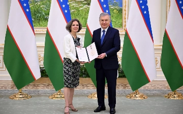 Шавкат Мирзиёев наградил орденом «Дустлик» посла Франции, завершающую дипмиссию в Узбекистане